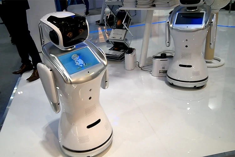 Sanbot,  integrando Robots como Compañeros de Trabajo 